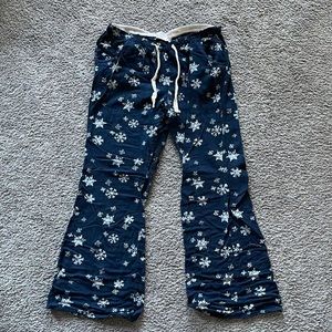 Gilly Hicks Snowflake Pajama Pants Size M